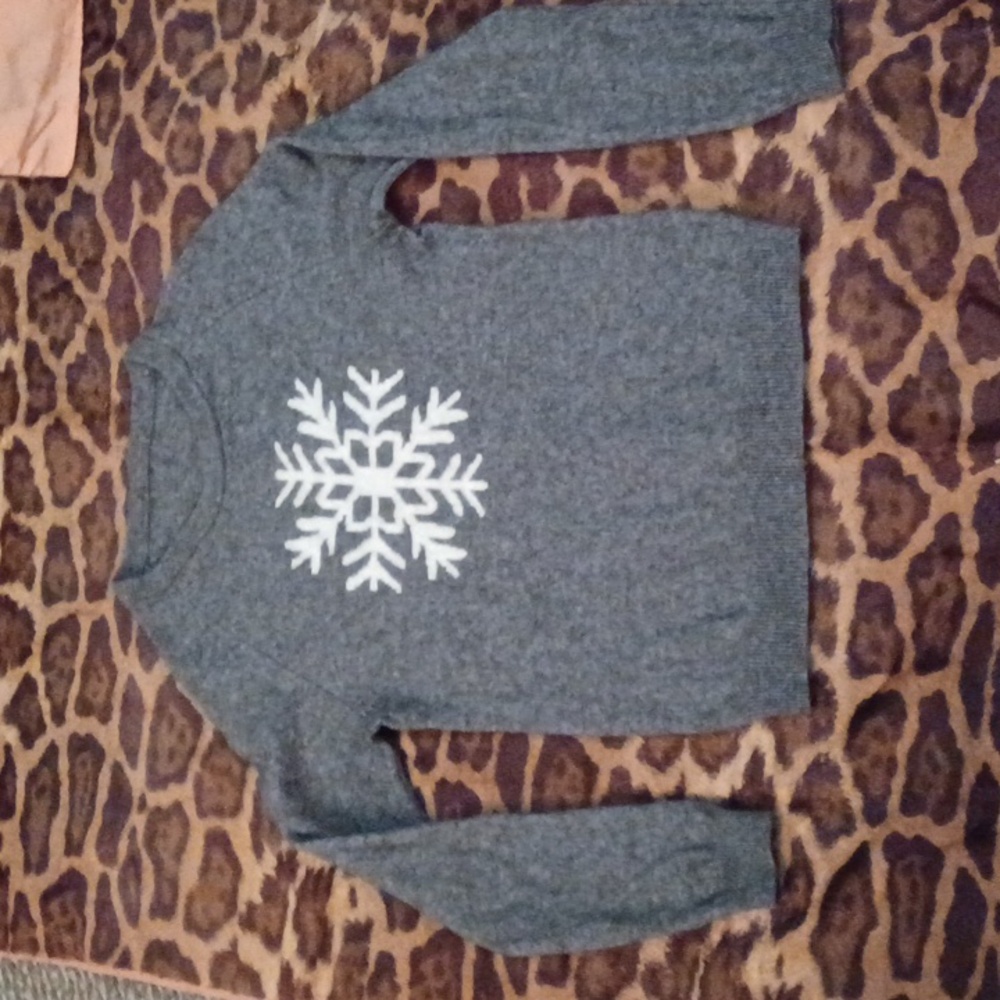 Snowflake design sweater, super soft, size small